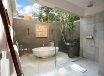 Villa Seseh Beach I, Guest Bathroom